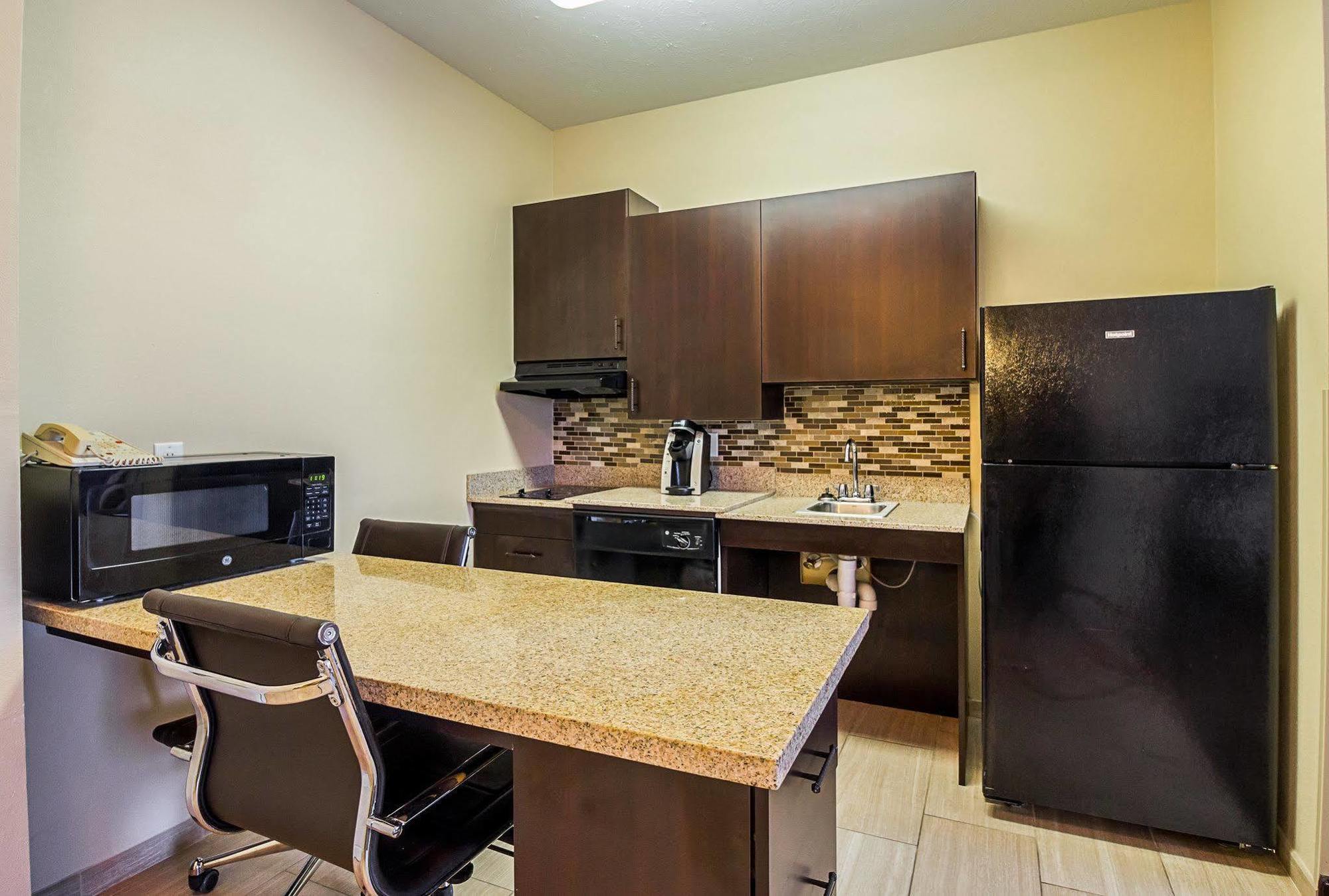 Mainstay Suites Fargo - I-94 Medical Center Extérieur photo